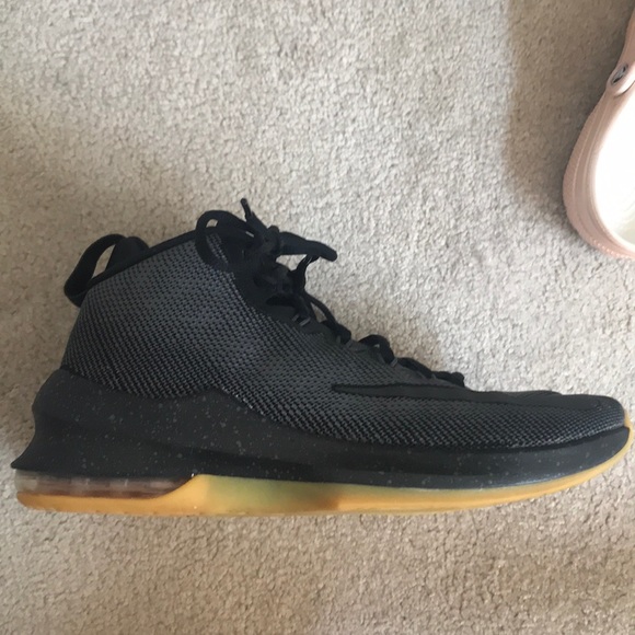 Nike Airmax Infuriate Basketball Shoes